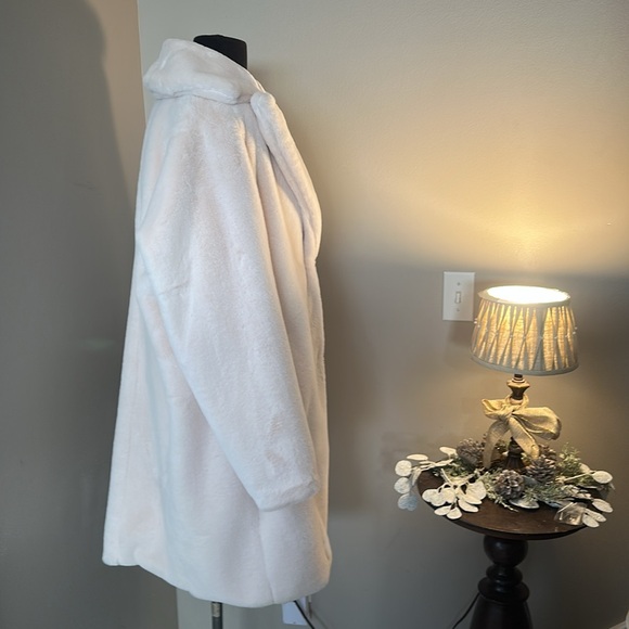 Torrid pale, powder pink puff coat - 1X 14/16 - Picture 2 of 7